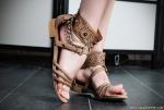 Penelope &ndash; Bildserie 2 &ndash; Füße und Schuhe in HD bei FeetandShoes.de