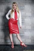 Miss Rubin &ndash; Bildserie 1 &ndash; Füße und Schuhe in HD bei FeetandShoes.de