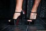 Miss Lina &ndash; Bildserie 2 &ndash; Füße und Schuhe in HD bei FeetandShoes.de