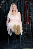 Jane &ndash; Bildserie 1 &ndash; Füße und Schuhe in HD bei FeetandShoes.de