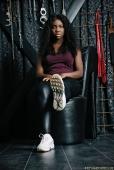 Miss Abiola &ndash; Bildserie 1 &ndash; Füße und Schuhe in HD bei FeetandShoes.de