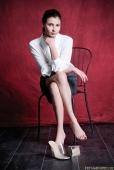 Carrie Miller &ndash; Bildserie 4 &ndash; Füße und Schuhe in HD bei FeetandShoes.de