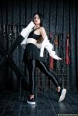 Miss Mila &ndash; Bildserie 3 &ndash; Füße und Schuhe in HD bei FeetandShoes.de