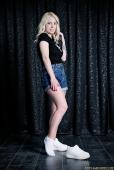 Juliette &ndash; Bildserie 2 &ndash; Füße und Schuhe in HD bei FeetandShoes.de