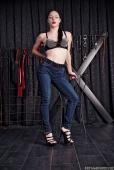 Diana &ndash; Bildserie 2 &ndash; Füße und Schuhe in HD bei FeetandShoes.de