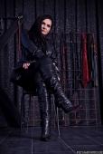 LADY SCARLET &ndash; Bildserie 3 &ndash; Füße und Schuhe in HD bei FeetandShoes.de