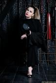 LADY MERCEDES &ndash; Bildserie 2 &ndash; Füße und Schuhe in HD bei FeetandShoes.de