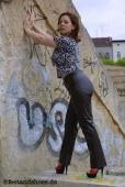 Katina &ndash; Bildserie 2 &ndash; Füße und Schuhe in HD bei FeetandShoes.de