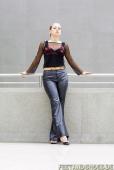 Elisa &ndash; Bildserie 3 &ndash; Füße und Schuhe in HD bei FeetandShoes.de