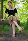 Kirsten &ndash; Bildserie 1 &ndash; Füße und Schuhe in HD bei FeetandShoes.de