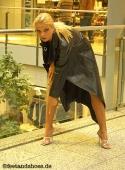 Monique &ndash; Bildserie 1 &ndash; Füße und Schuhe in HD bei FeetandShoes.de