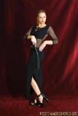 Christine &ndash; Bildserie 1 &ndash; Füße und Schuhe in HD bei FeetandShoes.de