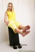 Insa &ndash; Bildserie 4 &ndash; Füße und Schuhe in HD bei FeetandShoes.de