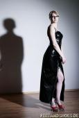 Laura &ndash; Bildserie 2 &ndash; Füße und Schuhe in HD bei FeetandShoes.de
