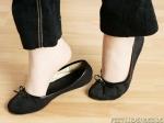 Lea &ndash; Bildserie 1 &ndash; Füße und Schuhe in HD bei FeetandShoes.de