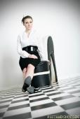 Dominique &ndash; Bildserie 3 &ndash; Füße und Schuhe in HD bei FeetandShoes.de