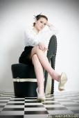 Dominique &ndash; Bildserie 1 &ndash; Füße und Schuhe in HD bei FeetandShoes.de