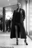 Monique &ndash; Bildserie 3 &ndash; Füße und Schuhe in HD bei FeetandShoes.de
