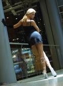 Monique &ndash; Bildserie 4 &ndash; Füße und Schuhe in HD bei FeetandShoes.de