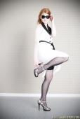 Miss Hypnotique &ndash; Bildserie 2 &ndash; Füße und Schuhe in HD bei FeetandShoes.de