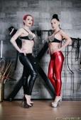 Annabella &ndash; Bildserie 1 &ndash; Füße und Schuhe in HD bei FeetandShoes.de