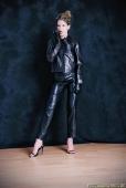 Agatha &ndash; Bildserie 2 &ndash; Füße und Schuhe in HD bei FeetandShoes.de