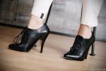 Miss Crystal &ndash; Bildserie 4 &ndash; Füße und Schuhe in HD bei FeetandShoes.de