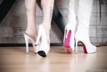 Madame X &ndash; Bildserie 4 &ndash; Füße und Schuhe in HD bei FeetandShoes.de
