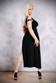 Empress Kim &ndash; Bildserie 3 &ndash; Füße und Schuhe in HD bei FeetandShoes.de