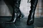 Alina &ndash; Bildserie 4 &ndash; Füße und Schuhe in HD bei FeetandShoes.de